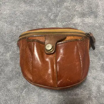 브라운 가죽 지퍼 파우치