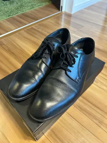 블랙 가죽 레이스업 슈즈