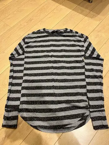 REPRESENT 롱 슬리브 T셔츠 블랙과 그레이