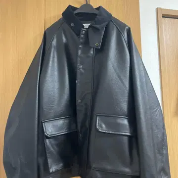 DENIM & MILITARY 블랙 합성 피혁 자켓