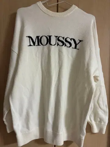 MOUSSY 화이트 로고 니트 스웨터 원피스