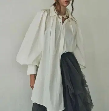 라벨에튀드 턱 볼륨 셔츠 화이트