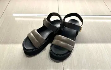 오데트 에 오딜 샌들 카키 24