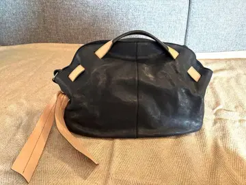 가죽제품 네이비 컬러 베이지 리본 핸드백