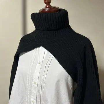 소매만 가디건 블랙 레이어드 터틀넥