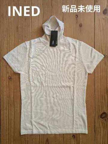 미사용 새상품 INED 이네드 반팔 니트 터틀넥 라이트 베이지