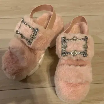 새상품급 Rady 비쥬 퍼 샌들 M 사이즈 부츠