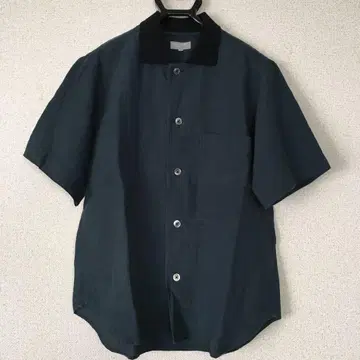 MARGARET HOWELL 다크 그린 반팔 셔츠 블랙 옷깃