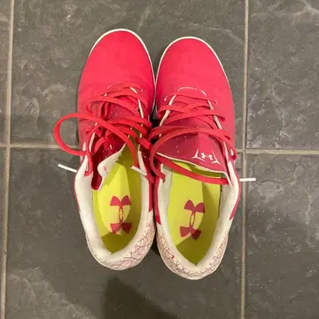 Under Armour 빨간색 스니커즈 트레이닝용