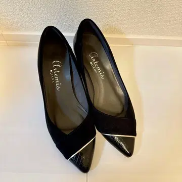 DIANA 아르테미스 by 다이애나 블랙 스웨이드 하이힐 스틸레토