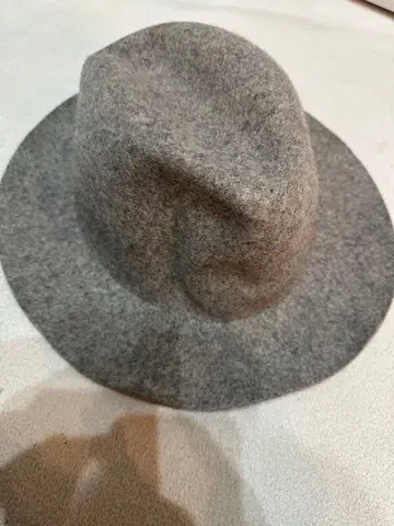 나르시스 그레이 울 햇