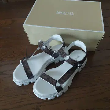MICHAEL KORS 스포츠 샌들 화이트/브라운