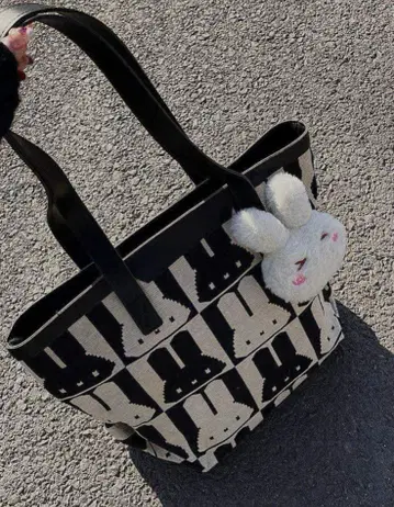 토끼 패턴 토트백 봉제 인형 포함