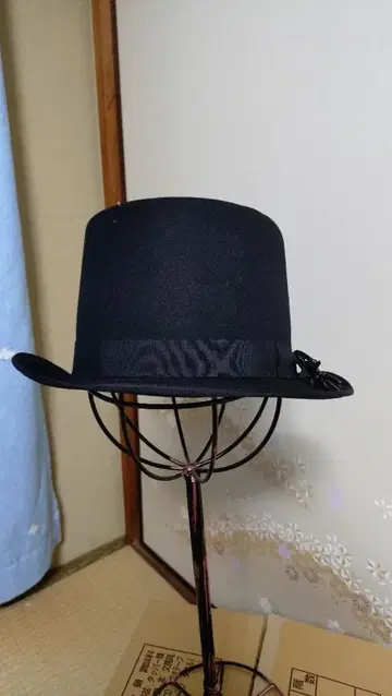 BPN 블랙 울 햇 메탈 브로치 포함