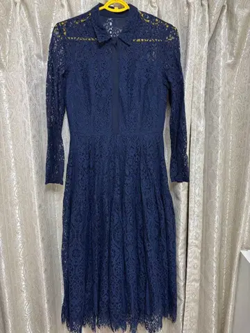 셀포드 카라 부착 레이스 원피스 네이비