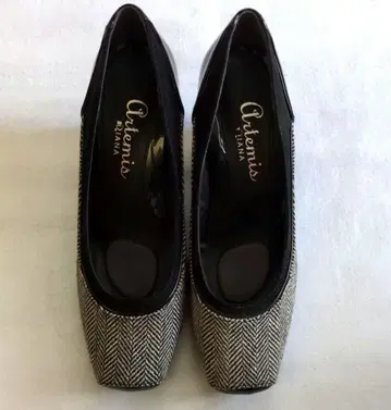 미사용 새상품 DIANA 트위드 펌프스 23.5cm