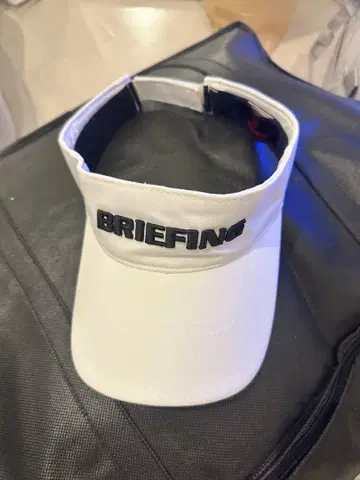 BRIEFING 화이트 바이저