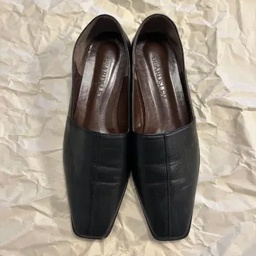 BEARDSLEY 블랙 가죽 로퍼