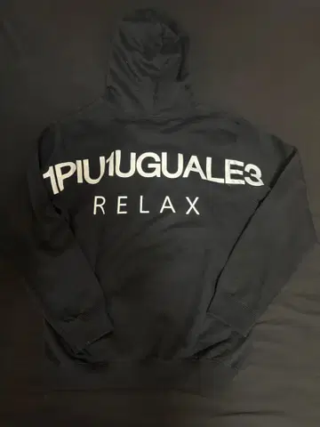 1PIU1UGUALE3 RELAX 블랙 후드티