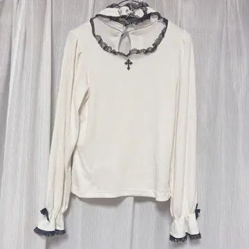 미사용 새상품 쥬겐무. Majoretty 콜라보 상의 화이트 레어