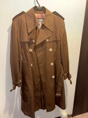 L.TOMPSON 트렌치코트