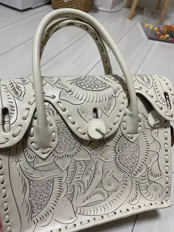 카빙 트라이브스 토트백 아이보리 먹 채색