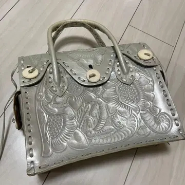 카빙 트라이브스 실버 백