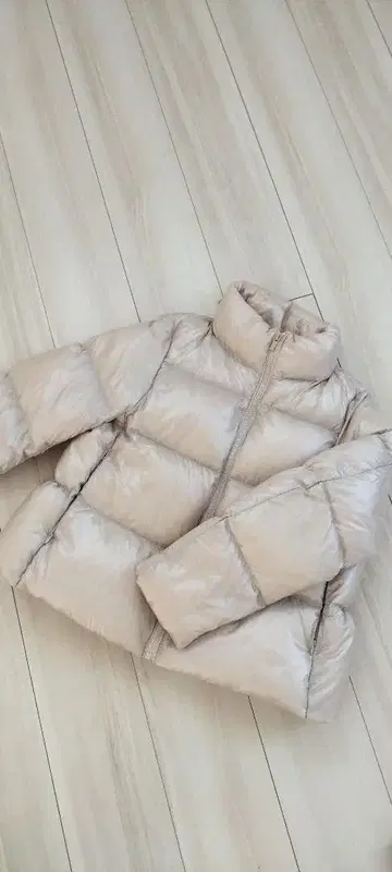 베이지 다운 자켓 숏 기장