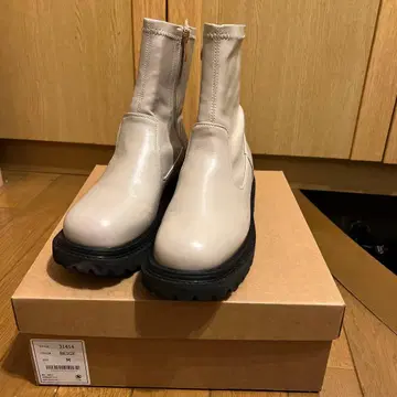 베이지 지퍼 숏부츠