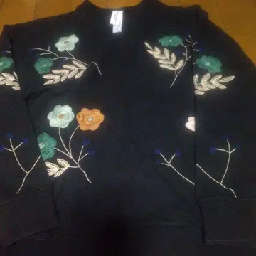 Niche 꽃무늬 자수 트레이닝복 블랙