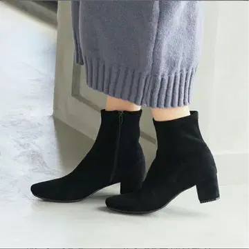 미사용 새상품 스퀘어토 스웨이드 숏부츠 M 사이즈