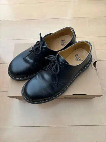 닥터마틴 1461 3홀 신발 블랙 UK7 (26cm)