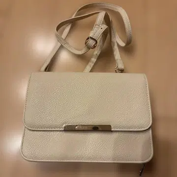 베이지 가죽 숄더백 결혼식