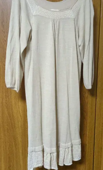 베이지 니트 긴팔 원피스