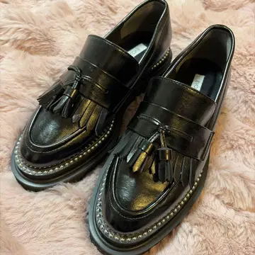 EVOI 프린지 장식 블랙 로퍼 스터드 22cm