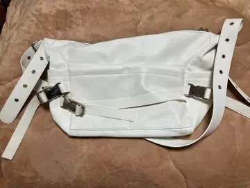 Whinny 화이트 숄더백