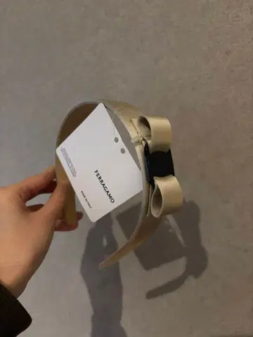FERRAGAMO 베이지 리본 포함 헤어밴드 새상품 미사용