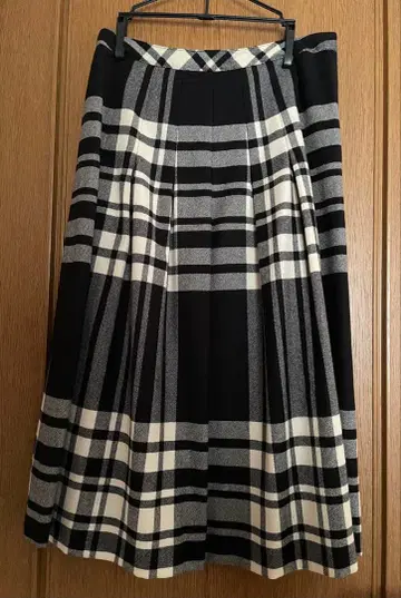 체크 무늬 무릎 기장(아래) 스커트