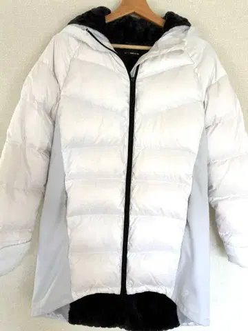 미즈노 x 컴시즘 화이트 다운 자켓