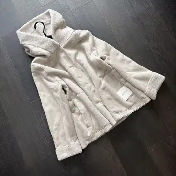 새상품 스콧 클럽 메틀리제 보아 후드 부착 무스탕 코트 야마다야