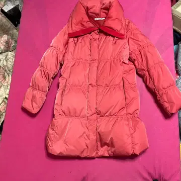 빨간색 다운 자켓