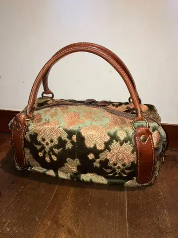 Division Rei  꽃무늬 핸드백 미사용 새상품