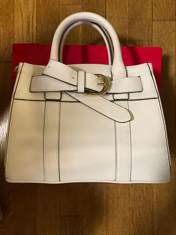 Samantha Vega 화이트 핸드백 심플한 디자인