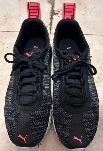 Puma 러닝화 블랙/핑크