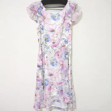 프릴 달린 꽃무늬 원피스