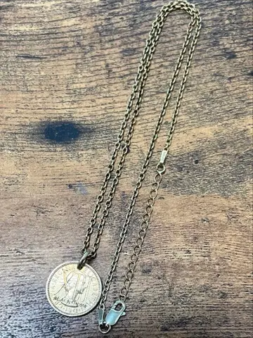 서틴 식스펜스 펜던트