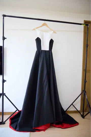 새틴 롱 드레스 블랙 화이트 레드