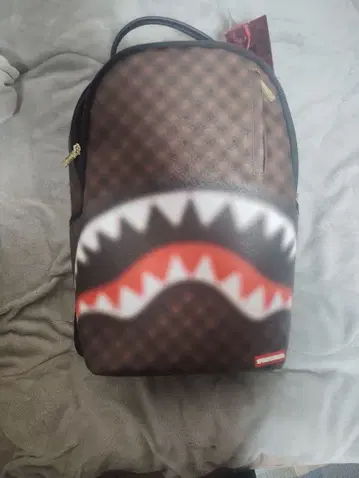 SPRAYGROUND 상어 디자인 백팩