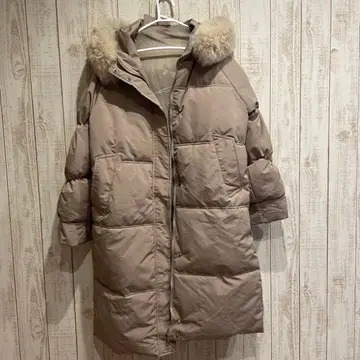 퍼 달린 베이지 코트 루즈한 사이즈