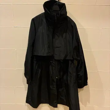 스페치오 후드 부착 크롭 자켓 블랙